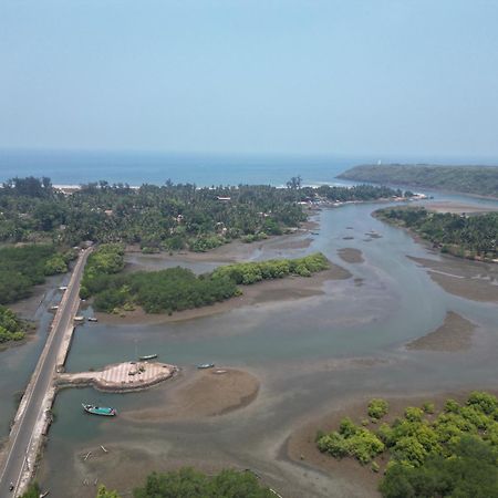 The Mangrove Hotel Achra Bagian luar foto